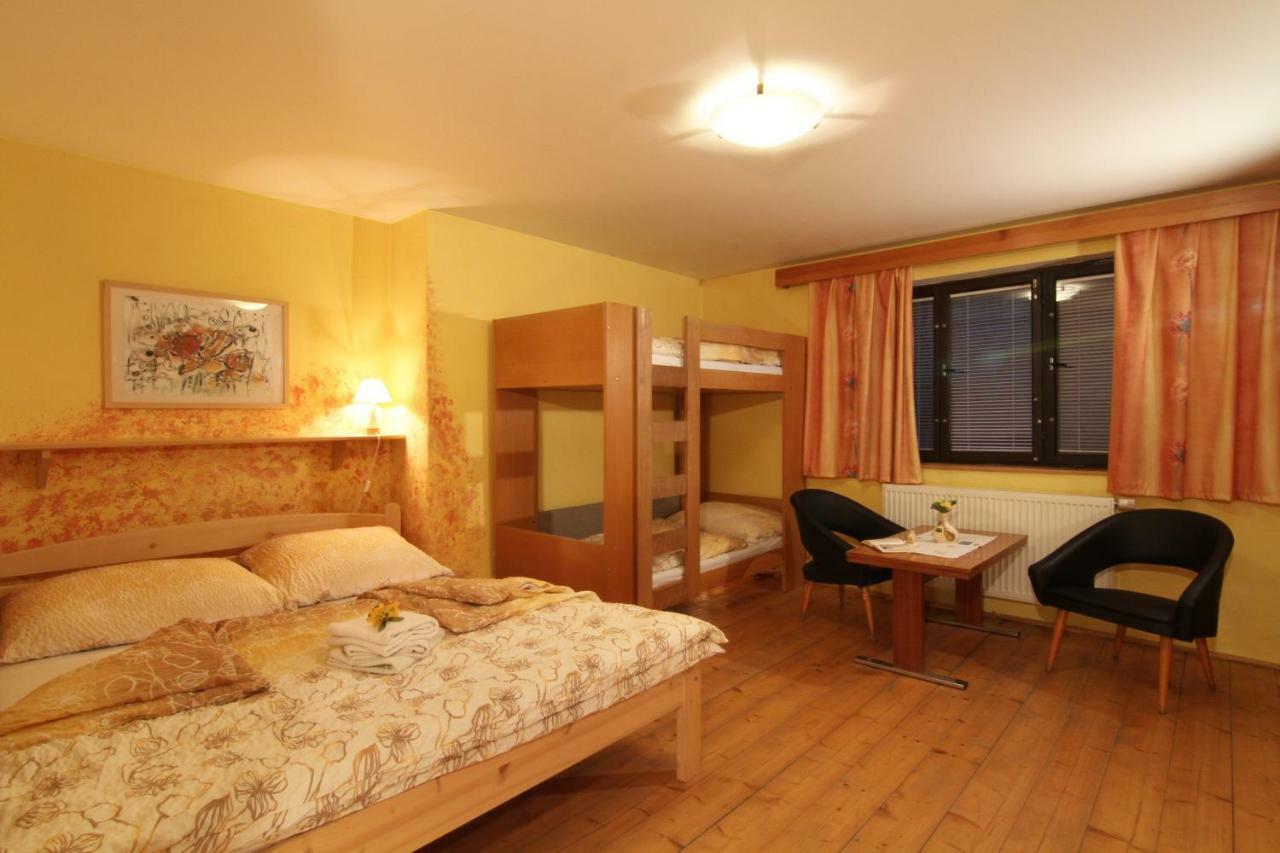 Penzion Na Kopecku Velké Karlovice Exterior foto